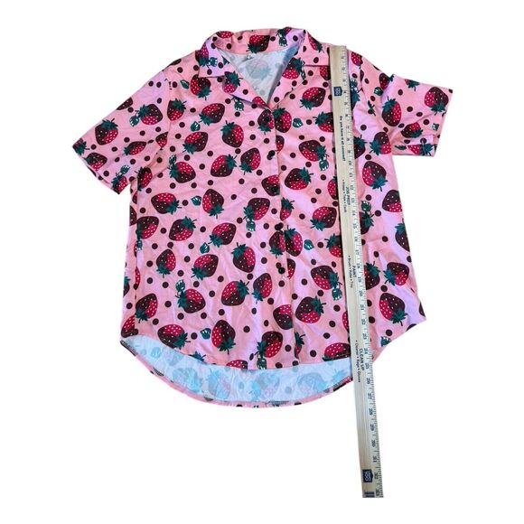 Valentine’s Day Chocolate Covered Strawberries Pink Button Up Shirt Size Medium - Picture 3 of 7